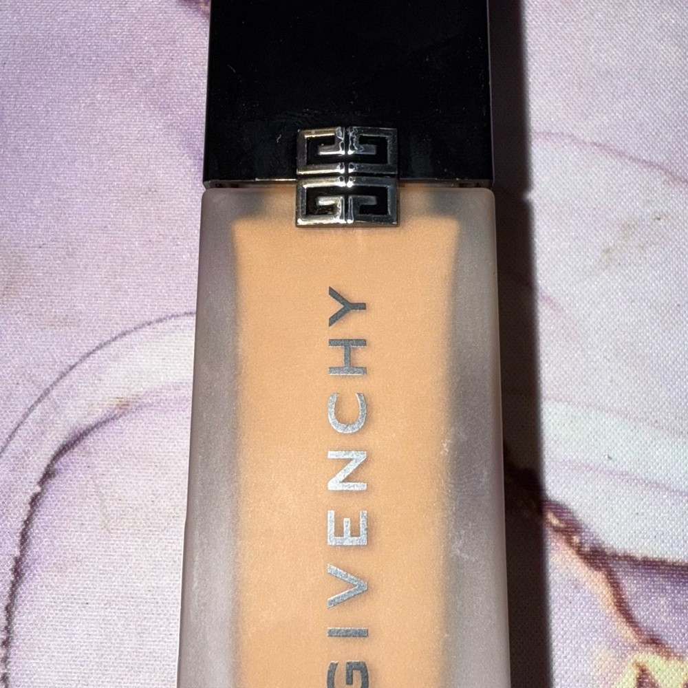 Givenchy Prisme Libre Skin-Caring Matte Foundation ~  5-W355 ~ 1 oz /30 ml